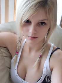 Wifey sucking a swinger
